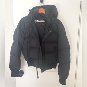 Aritzia Super puff. Cropped style.